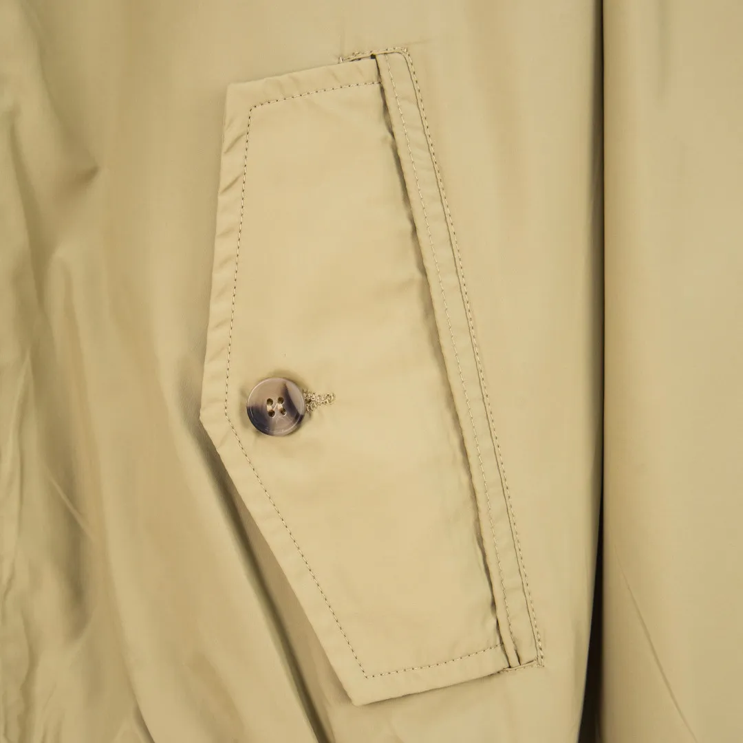 P360 zp version [exclusive supply] - Ralph Lauren/Ralph Lauren SS25 new double-layer windproof and water-repellent classic old cadre style light casual jacket - double-layer design, same color inside and outside S237 high-density micro-water-repellent craft fabric (100% T) ✅ | - Custom-woven double-layer rabbit velvet stitched thread, non-market misprinted mercerized cotton ✅ - Customized two-color webbing strip on the back collar, with zipper side pockets inside ✅ - POLO brand zipper, genuine leather zipper piece, dark and light two-color buttons ✅ - RL25SS new jacket fabric is made of lightweight polyester fiber, windproof and waterproof, more lightweight, suitable for traveling or daily outdoor sports, simple line design and wide and neat tailoring, unisex style for both men and women, good for commuting, classic and durable, Color: Black, Gray White, Light Card Size: S M L XL Number: WW10739